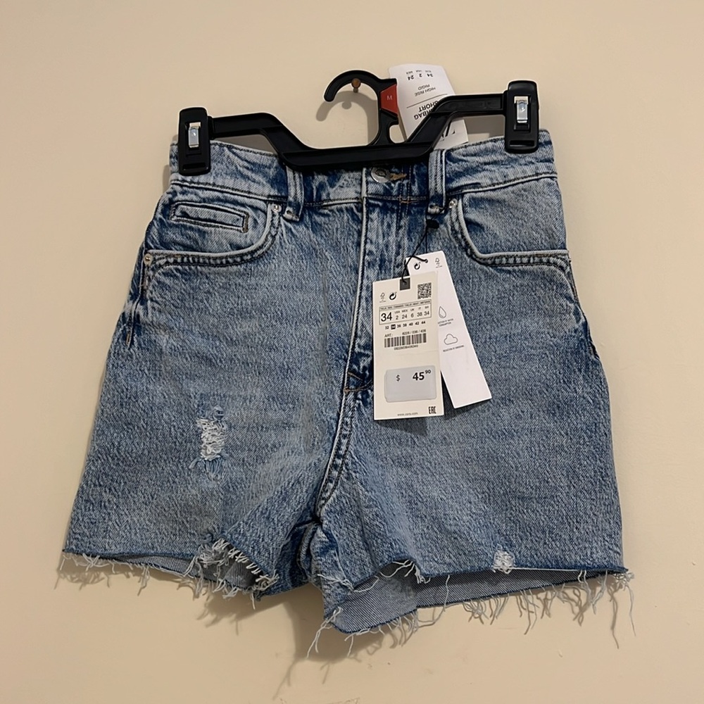 Zara Shorts Jeans Denim Blue Distressed Women Shorts jeans size 2 NEW